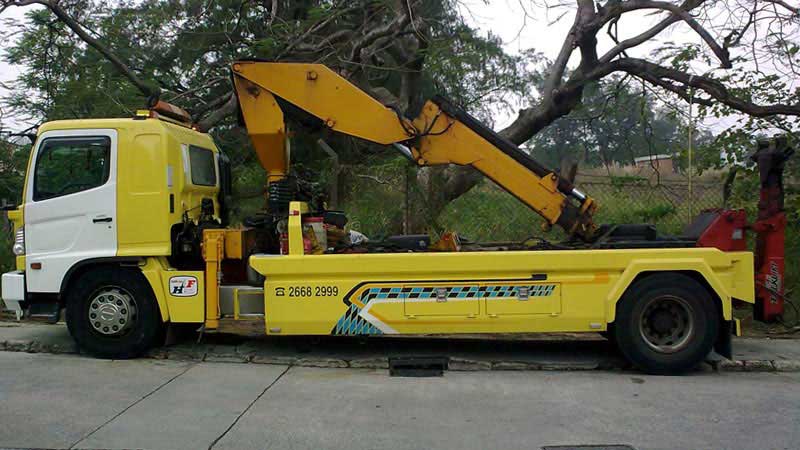 can lift the accident vehicles off the ground while transporting