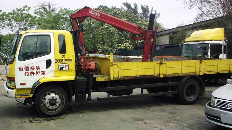 can lift the accident vehicles off the ground while transporting