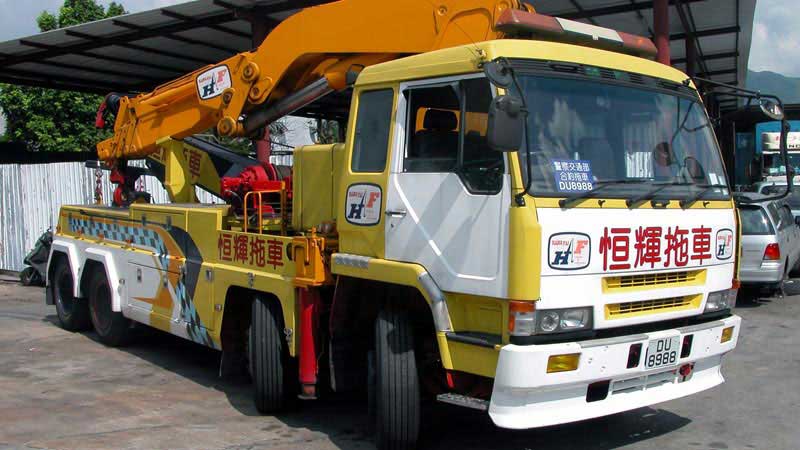 the only 30 tonnes recovery truck equipped with EFFER heavy duty hydraulic crane in HK